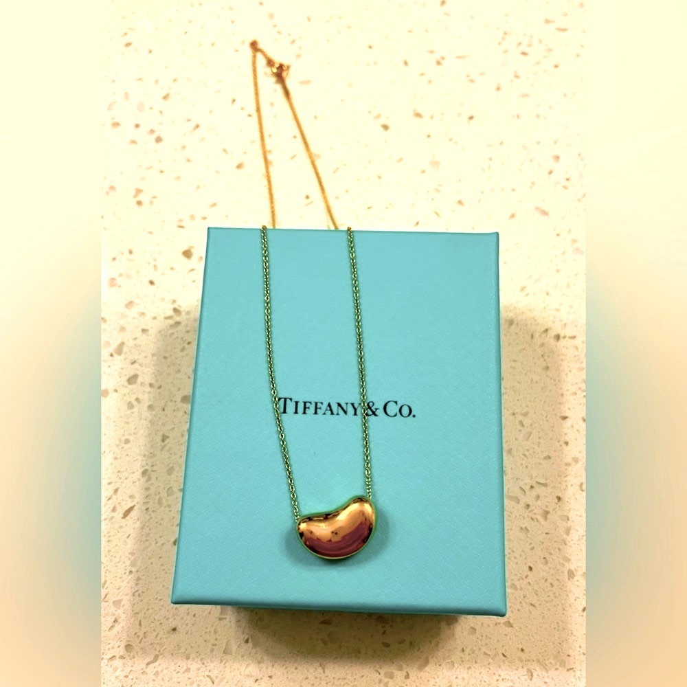 Tiffany & Co. Elsa Peretti gold bean necklace (18 mm)